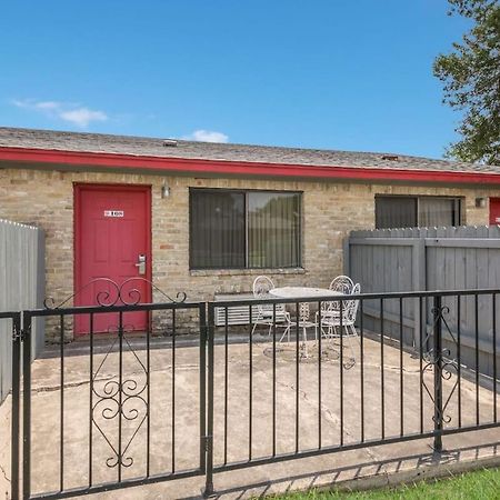 Americas Best Value Inn Lockhart Tx Bagian luar foto