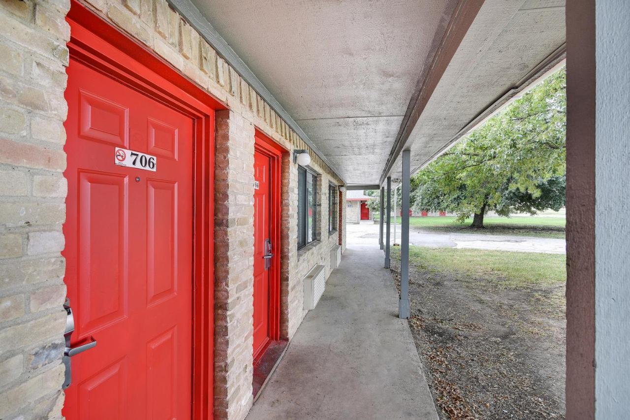 Americas Best Value Inn Lockhart Tx Bagian luar foto