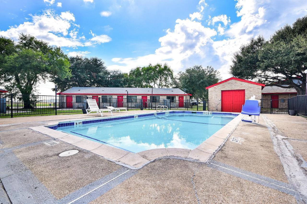 Americas Best Value Inn Lockhart Tx Bagian luar foto