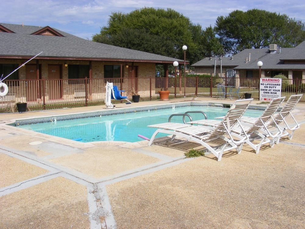 Americas Best Value Inn Lockhart Tx Bagian luar foto