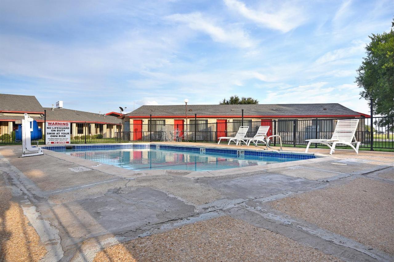 Americas Best Value Inn Lockhart Tx Bagian luar foto